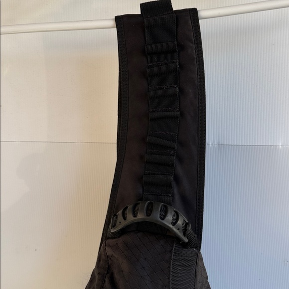 VINTAGE OAKLEY SANDBAG SLING BAG BACKPACK - DECENT USED CONDITION BLACK TACTICAL - Picture 4 of 17